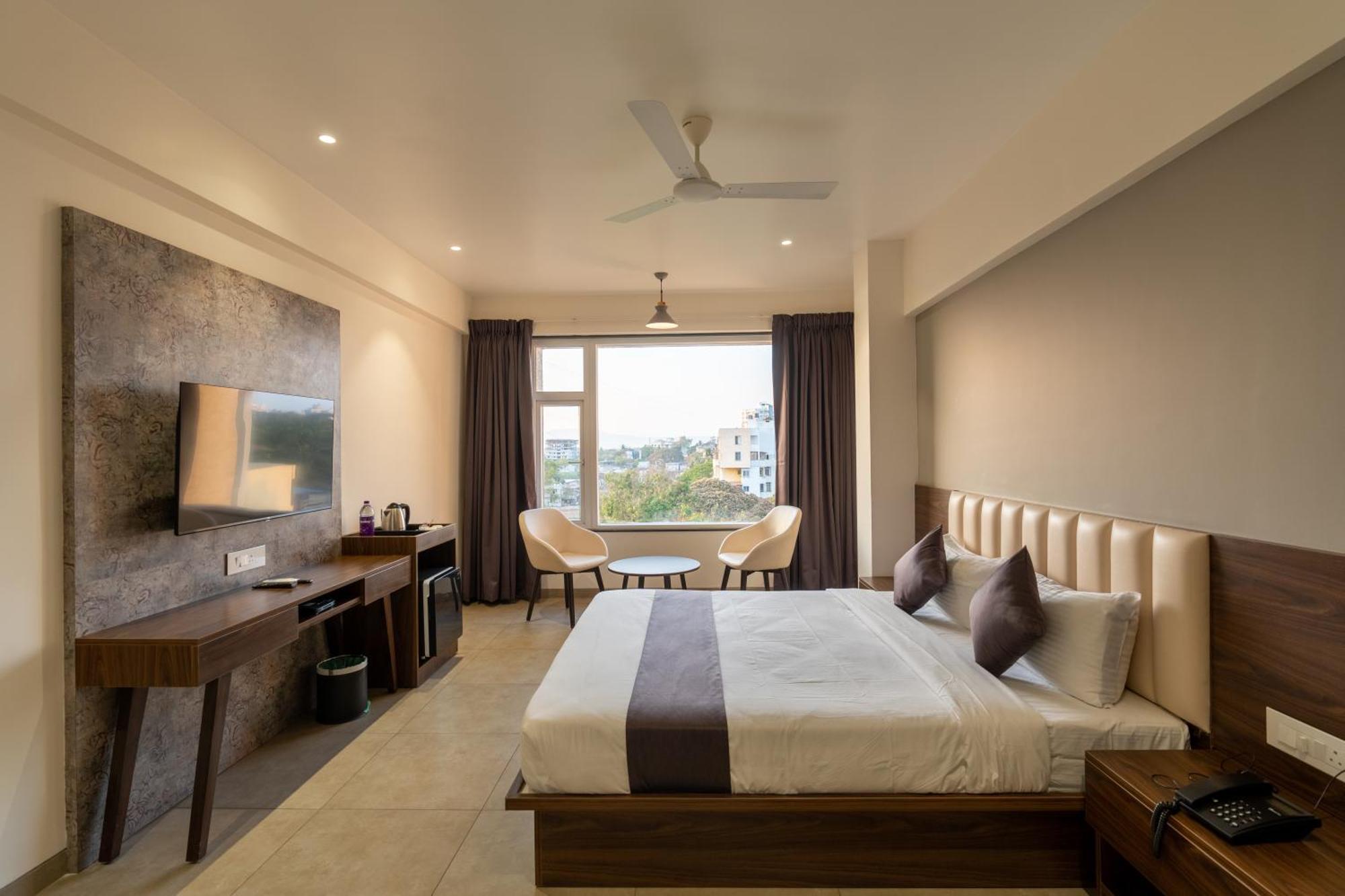 The Living Hub Business Hotel, Kolhapur Εξωτερικό φωτογραφία