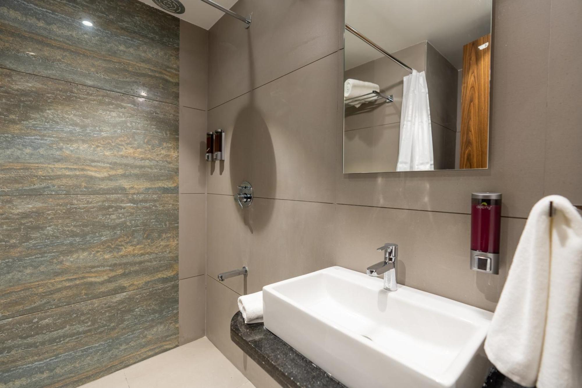 The Living Hub Business Hotel, Kolhapur Εξωτερικό φωτογραφία