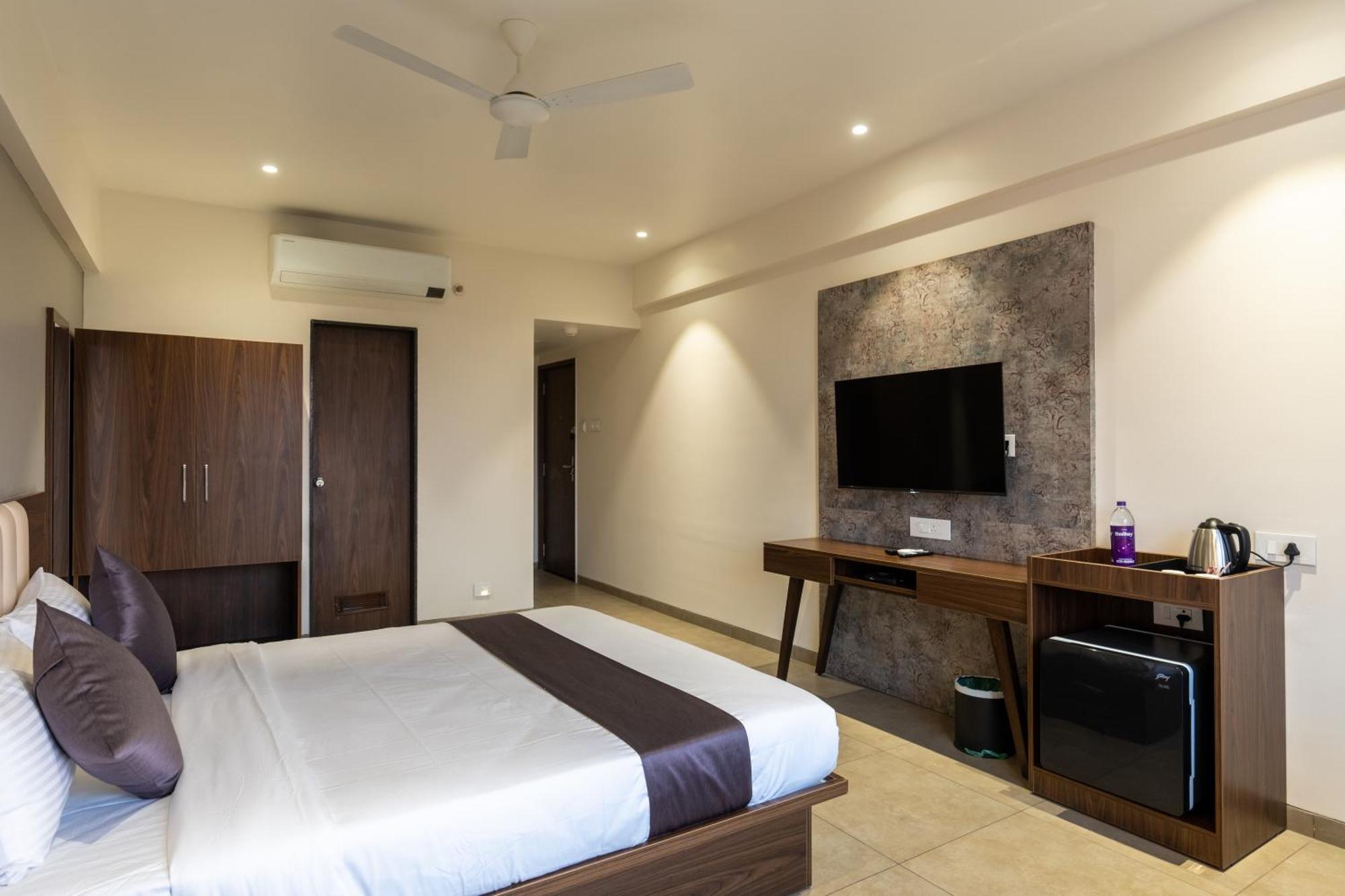 The Living Hub Business Hotel, Kolhapur Εξωτερικό φωτογραφία