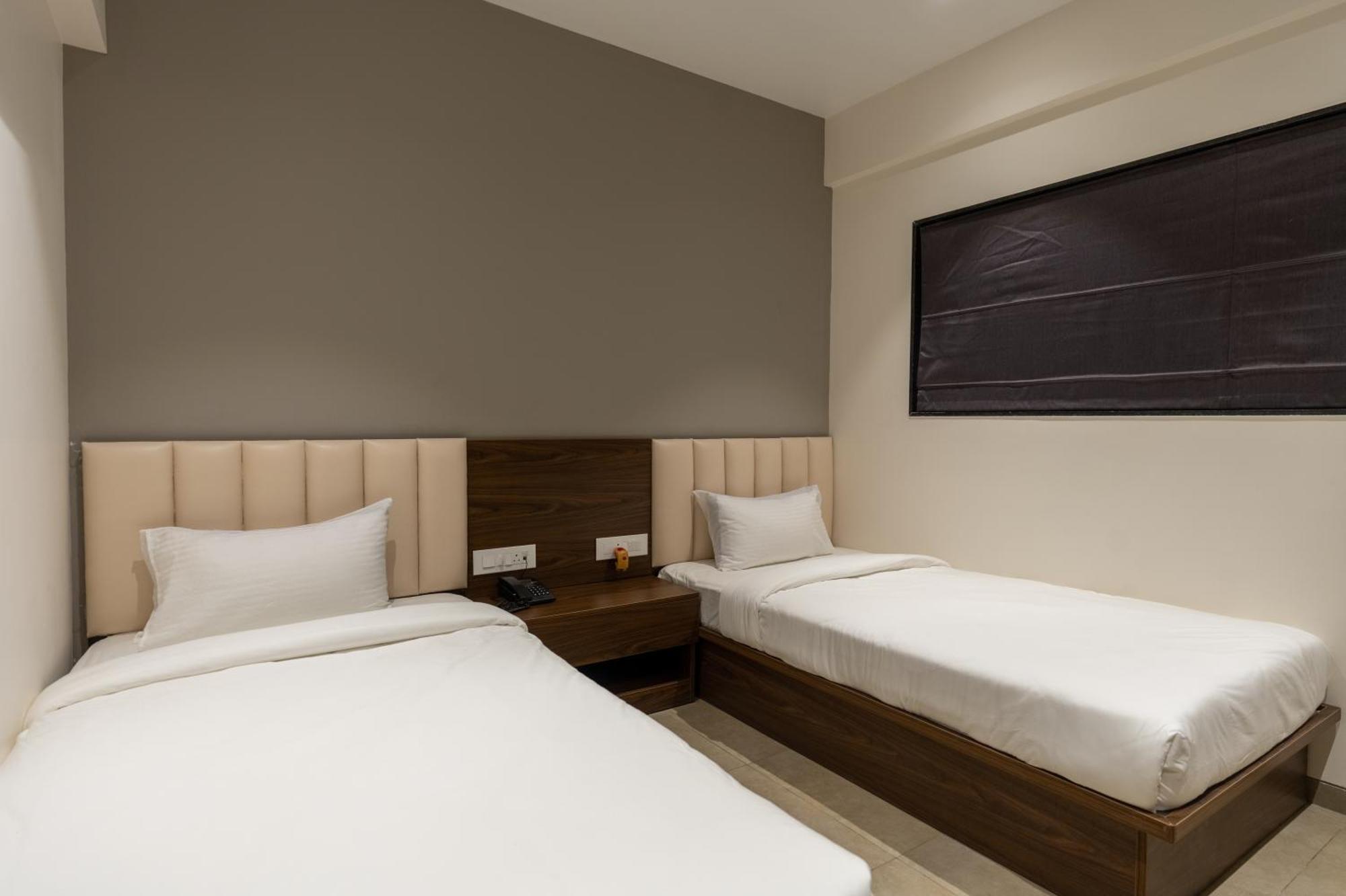 The Living Hub Business Hotel, Kolhapur Εξωτερικό φωτογραφία