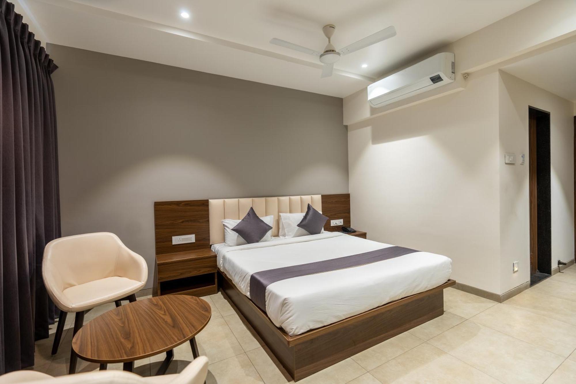 The Living Hub Business Hotel, Kolhapur Εξωτερικό φωτογραφία